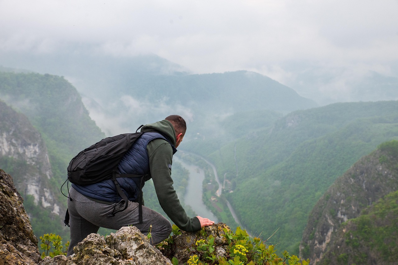 découvrez les meilleurs conseils, itinéraires et équipements pour profiter pleinement de la randonnée. explorez la nature et vivez des aventures inoubliables, que vous soyez débutant ou passionné de hiking !