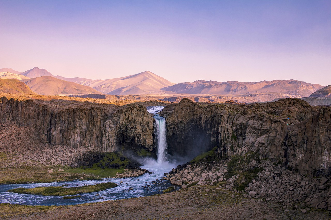 découvrez les plus belles cascades du monde : des chutes d’eau impressionnantes, des paysages à couper le souffle et des destinations naturelles pour s’évader et s’inspirer.