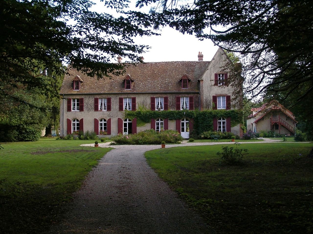 auberge de jeunesse offrant des hébergements abordables et conviviaux pour les voyageurs jeunes et les aventuriers, idéale pour rencontrer d'autres voyageurs et découvrir de nouvelles destinations.