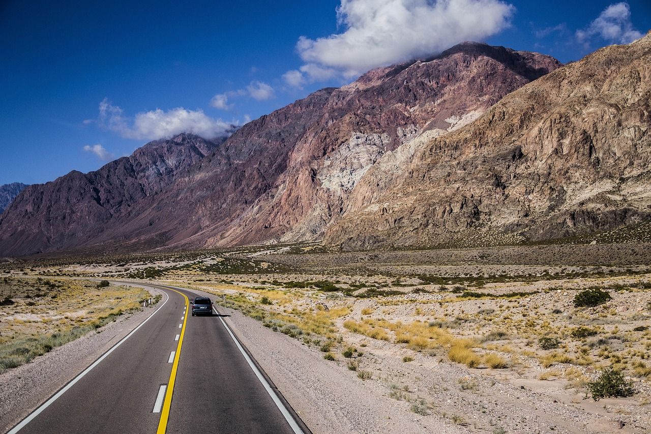 découvrez les plus beaux itinéraires moto panoramiques pour des balades inoubliables. explorez des routes pittoresques, des paysages à couper le souffle et vivez l’aventure à moto sur des parcours uniques, adaptés à tous les motards passionnés.