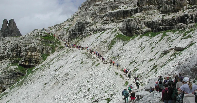 Randonner dans les gorges de la Dourbie : le calcaire ne pardonne pas