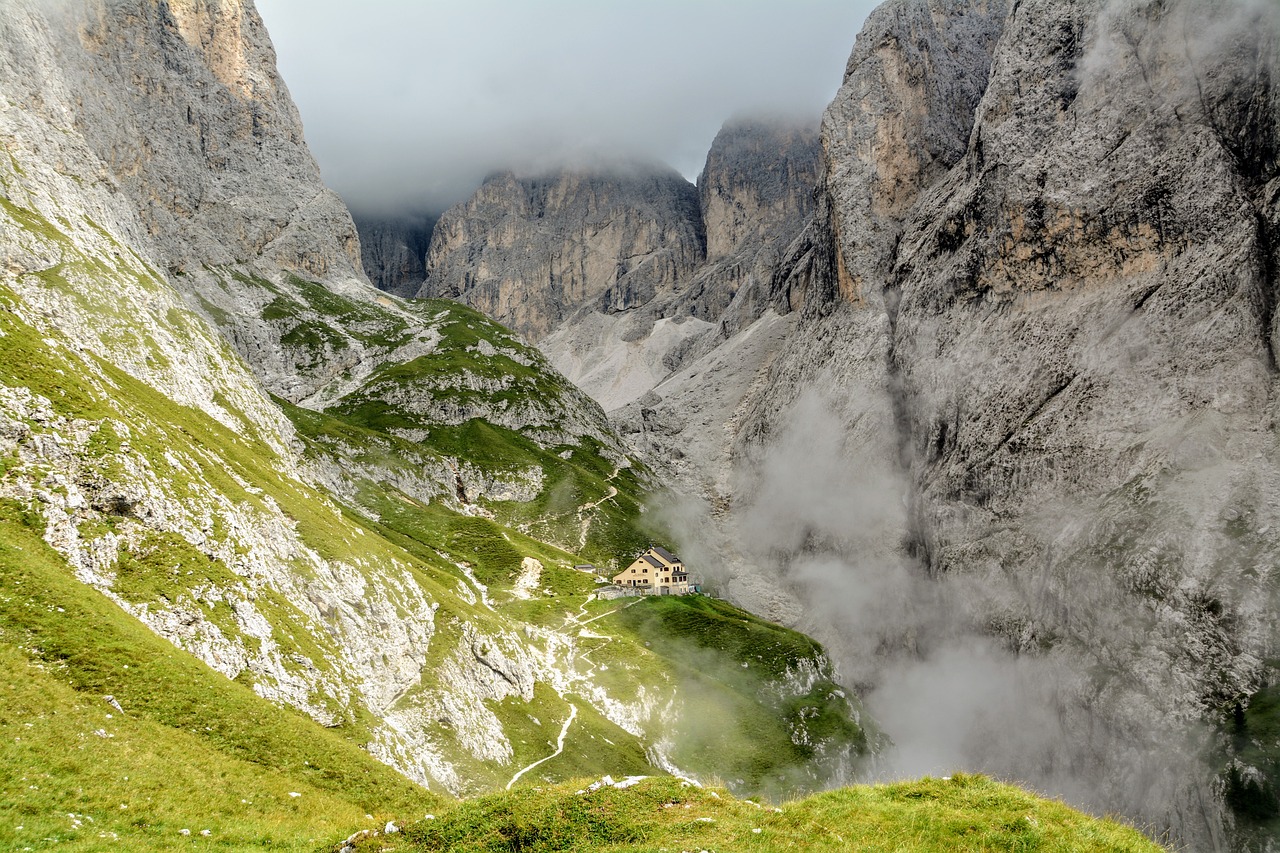 vivez une expérience unique d’isolement et de tranquillité dans un refuge, parfait pour se ressourcer loin du tumulte quotidien. profitez d’un séjour en pleine nature, propice au repos et à la déconnexion totale.