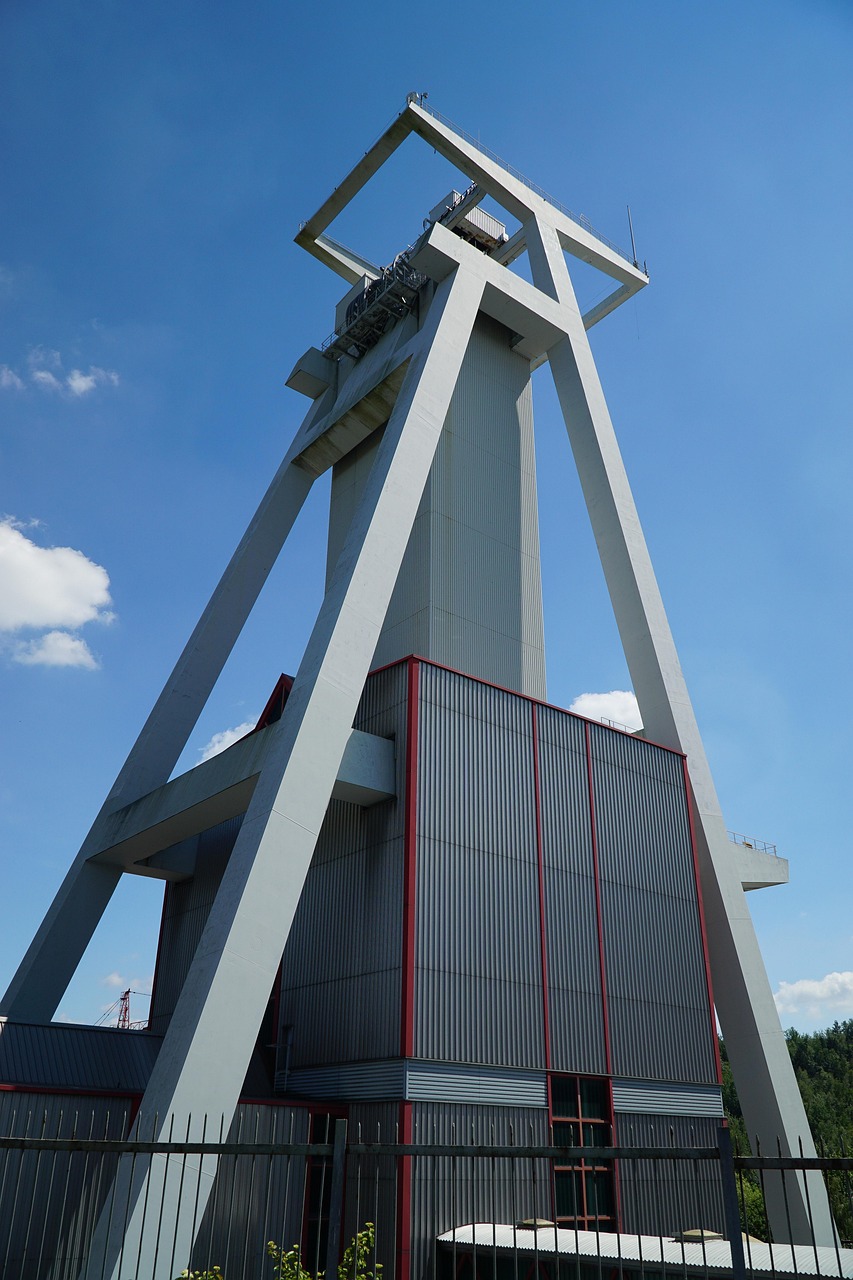 découvrez le patrimoine minier, riche en histoire et en culture, retraçant les anciennes méthodes d'extraction et la vie des mineurs à travers les siècles.