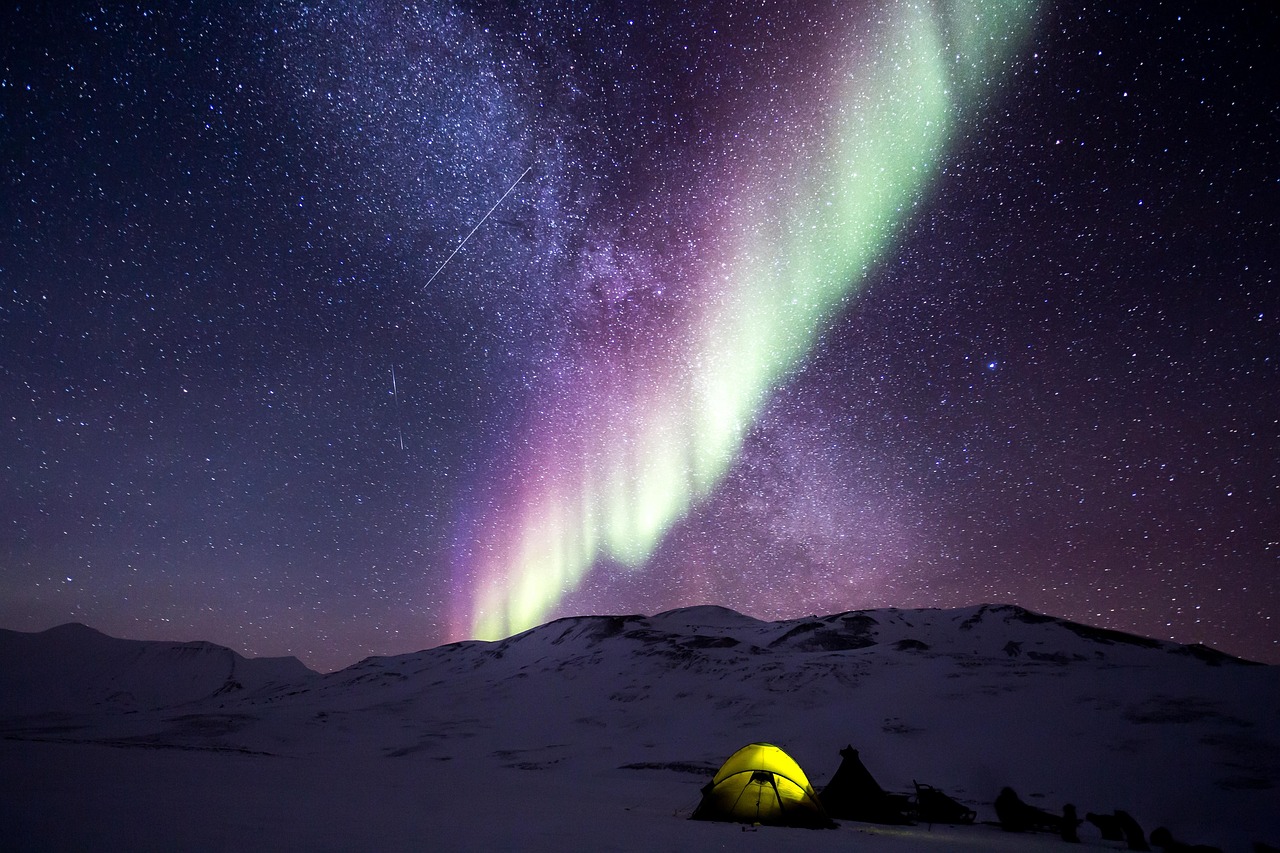 découvrez le wild camping : une aventure en pleine nature pour camper librement, loin des campings traditionnels. conseils, équipements et astuces pour une expérience inoubliable.